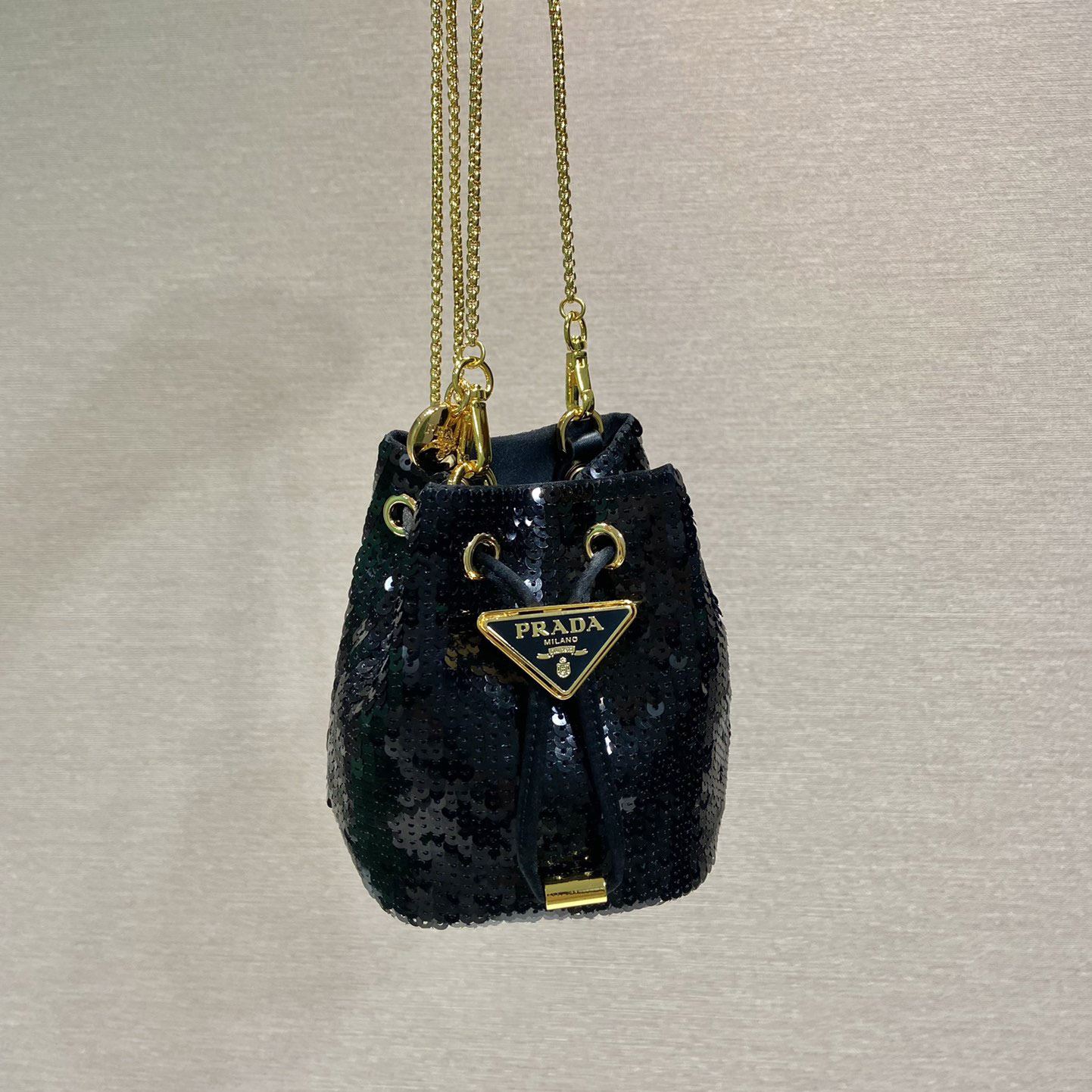 Pra*a bucket bags